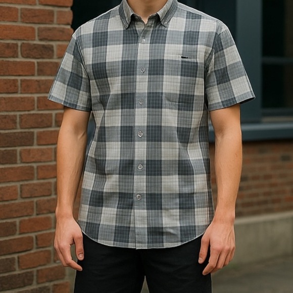Eddie Bauer Men’s Short Sleeve Shirt Size Large Gray/White Plaid Front Pocket - Picture 1 of 6
